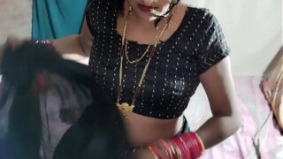 Indian Bengali young bhabhi fucking hot pussy in saree Video